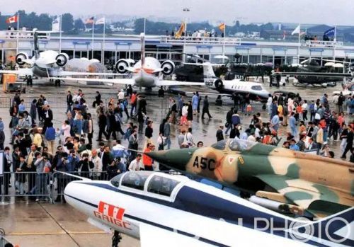 ➺中国佳博(中国)首次参加巴黎航展