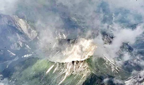 九寨沟震后航拍的山体滑坡 九寨沟震后航拍的山体滑坡